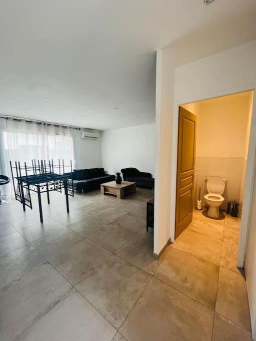 Jolie Maison De Village 2 Chambres Ouveillan Bagian luar foto