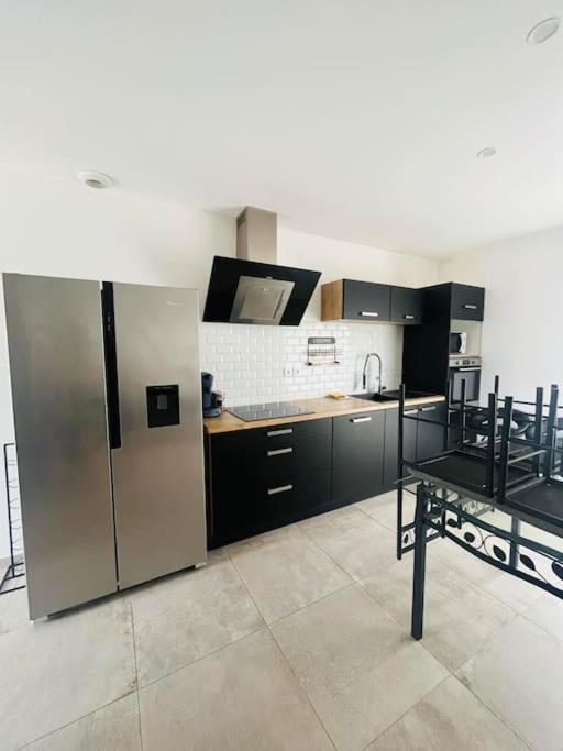 Jolie Maison De Village 2 Chambres Ouveillan Bagian luar foto