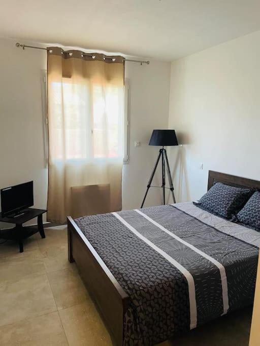 Jolie Maison De Village 2 Chambres Ouveillan Bagian luar foto